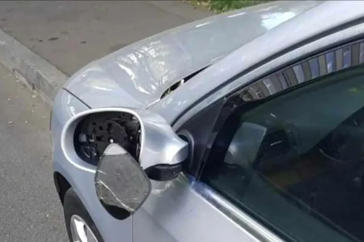 Doi tineri din Cluj-Napoca au spart o mașină și au furat mai multe bunuri din ea