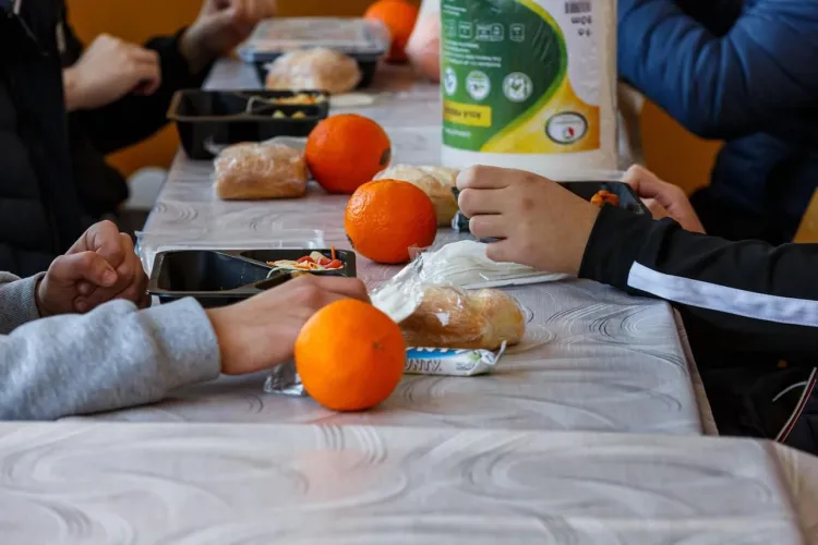 Peste 470 de elevi, care învață la Colegiului Tehnic de Transporturi „Transilvania” din Cluj, beneficiază acum de o masă caldă