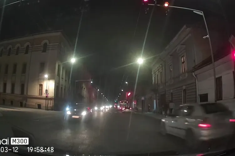 Concurs la trecut pe roșu în Cluj-Napoca. Așa se produc accidentele grave - VIDEO