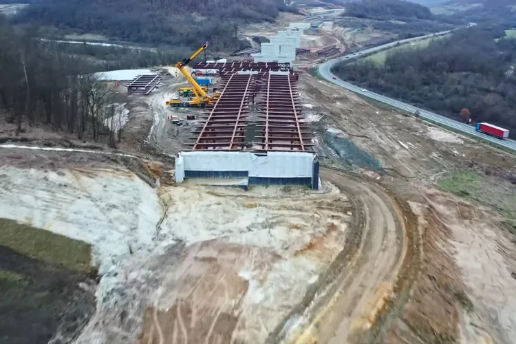 Bate vântul pe șantierul A3 Nădășelu - Zimbor - Poarta. Din păcate, constructorul UMB a părăsit șantierul - Galerie FOTO