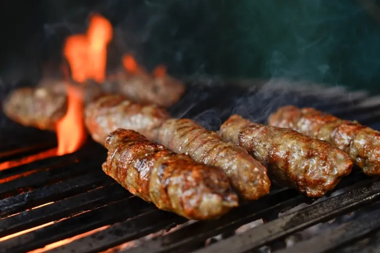 Un medic celebru a spus câți mititei trebuie să mâncăm, de fapt. Nu te așteptai la acest sfat