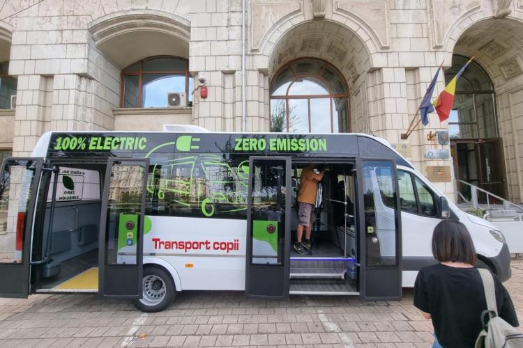 Clujul va avea microbuze electrice pentru elevii din toate comunele. Ce anunț a făcut Tișe