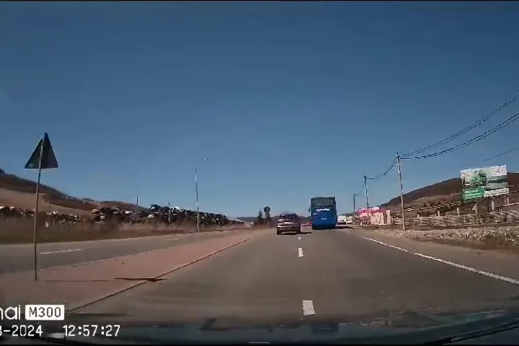 Autobuz cu muncitori de la Bosch, pericol pentru alți șoferi din trafic - VIDEO