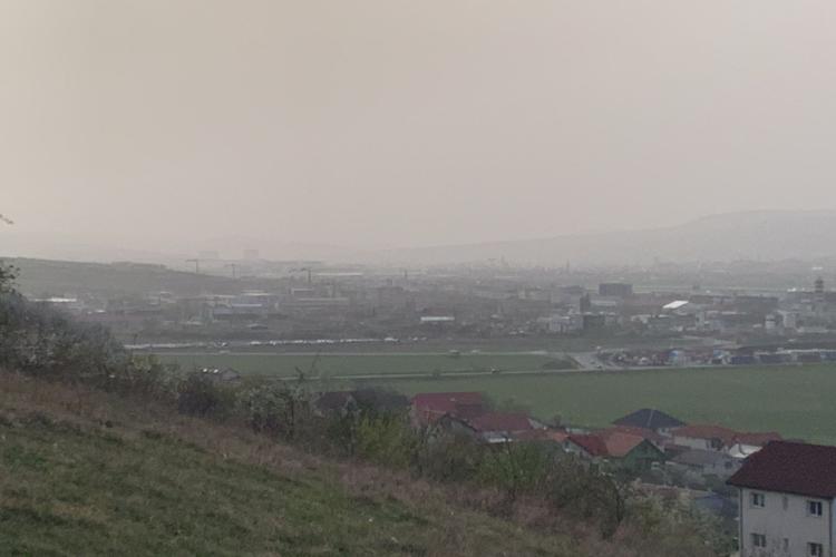 Nu se vede bine Clujul dinspre Apahida! Parcă am fi în China și orașul e sufocat - FOTO