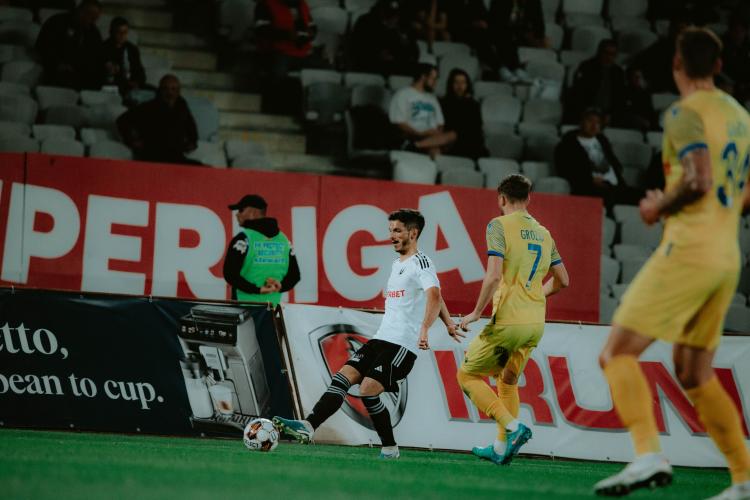 „U” Cluj - Petrolul 1-2. Ioan Ovidiu Sabău, mesaj dur pentru jucătorii săi: „Naivi, am crezut că va fi ușor! N-aveam voie”