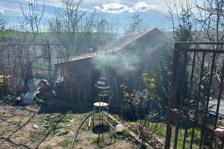 Incendiu într-o comună din Cluj! Acoperișul unei case a fost cuprins de flăcări