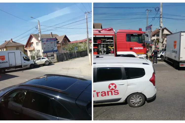 Accident în Gilău, cu două autoturisme implicate. Șoferul de la Cargus l-a făcut praf  - FOTO