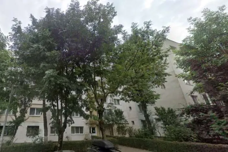 Viața la bloc nu e simplă și ușoară. O clujeancă vrea să oblige vecinii să-și zidească ușa, să nu mai iasă în curte: „Nu mai pot de stres”