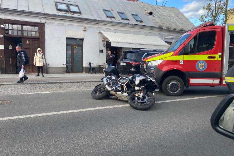 Accident cu o motocicletă pe strada Avram Iancu - FOTO