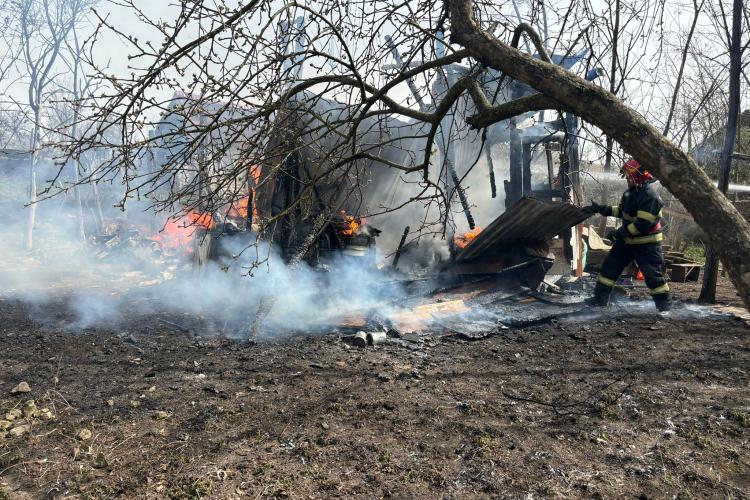 Incendiu în Mărtinești, Cluj! O femeie a suferit un atac de panică