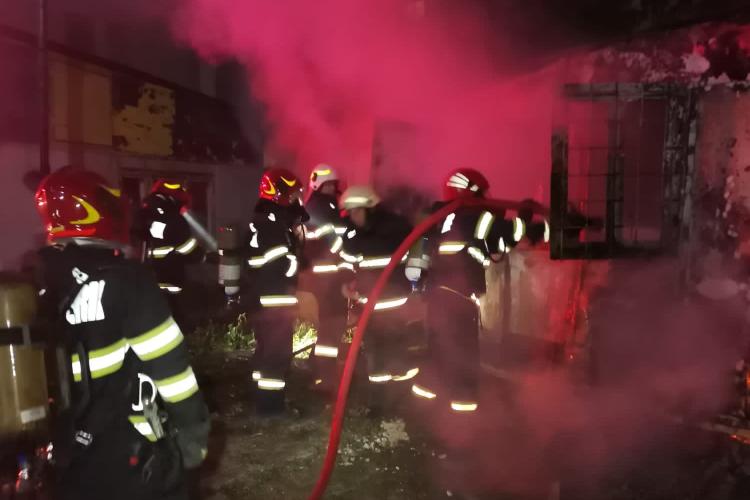 Incendiu puternic pe strada Câmpul Pâinii din Cluj-Napoca - VIDEO