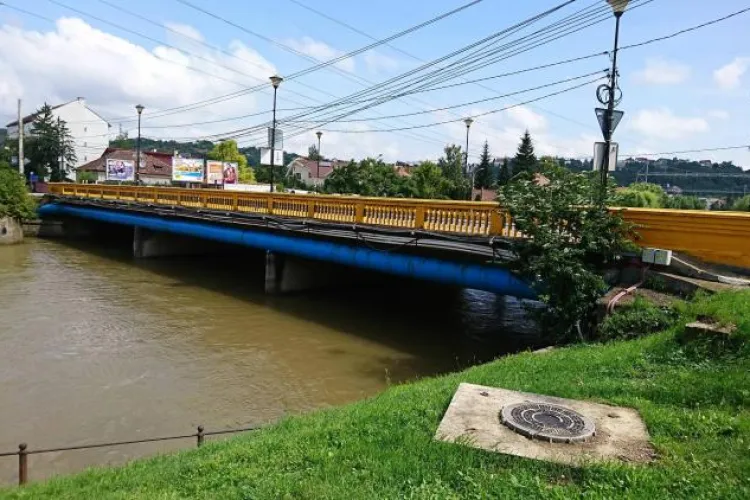 Se demolează Podul Garibaldi și nu se va mai circula în zonă! E depozit de sare și acolo