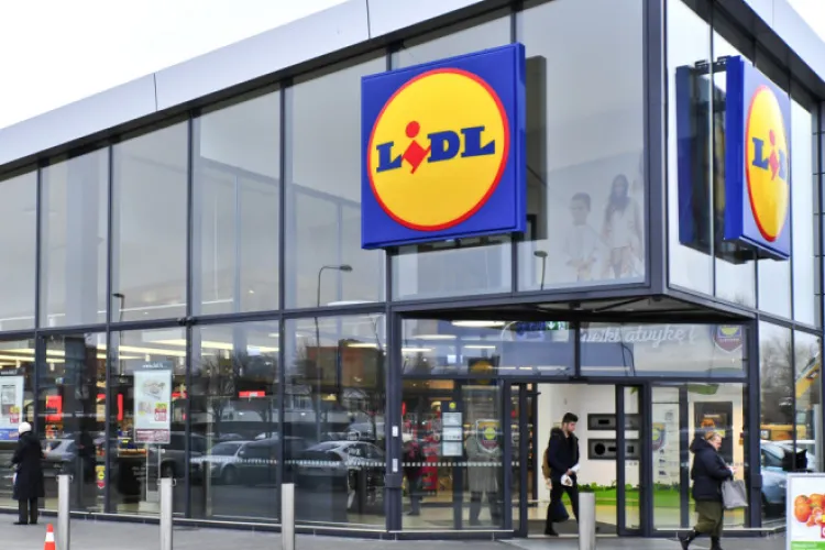 Român furios pe cei de la LIDL și pe regulile lor: ”Voi ce părere aveți? Sunt un infractor, dă faliment Lidl din cauza mea?”