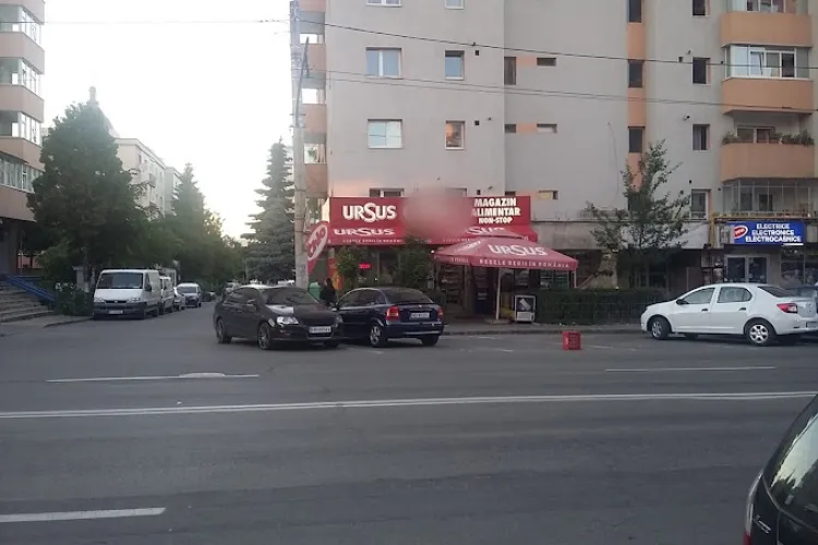 Conflict în Mănăștur din cauza unui magazin alimentar „folosit pe post de bar”. Oamenii se revoltă și cer să i se reducă programul: „Ne-am săturat”