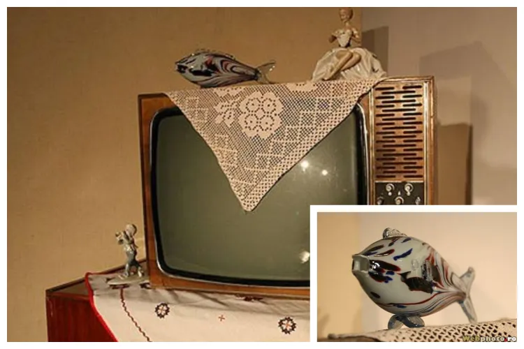 Prețul la care se vinde peștele de sticlă pe care bunicii îl puneau pe televizor în anii '90. Bibeloul - important element de decor în perioada comunistă!