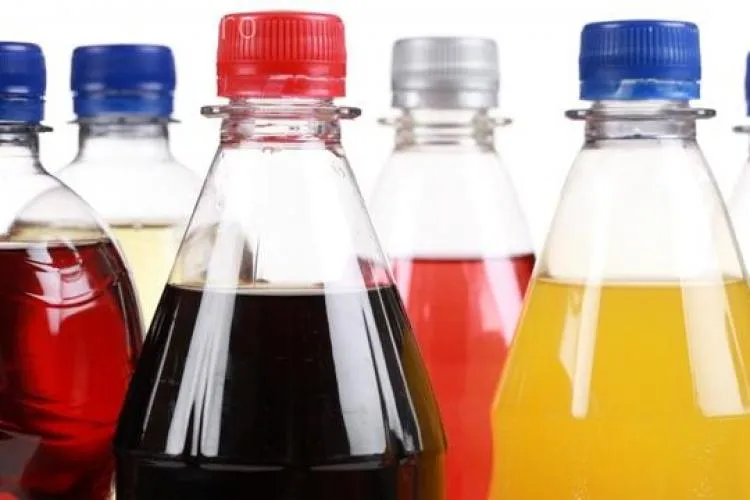 Românii, printre cei mai mari consumatori de sucuri din Europa! Medic:  ,,Vorbim despre un cocktail de aditivi și coloranți”