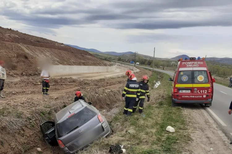 Accident grav lângă Huedin. Trei persoane au ajuns la spital - FOTO
