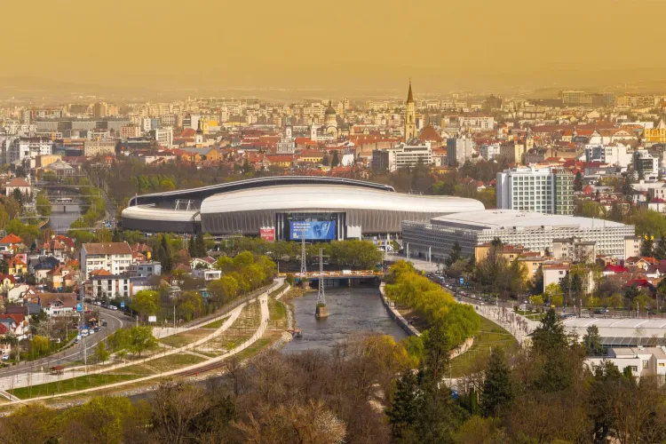 O masă de aer încărcat cu particule de praf saharian ajunge din nou deasupra României! Fenomenul poate afecta calitatea aerului