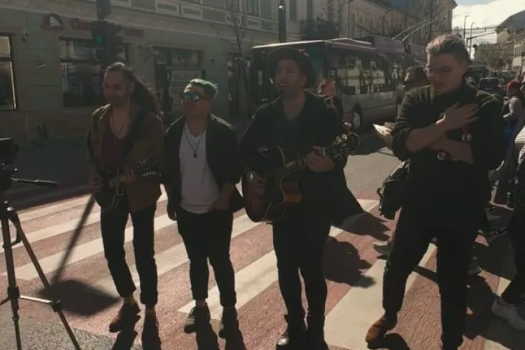 Concert inedit în Cluj-Napoca! O trupă a transformat o trecere de pietoni din centrul orașului în propria scenă:  ,,Muzica e o magie” - VIDEO 