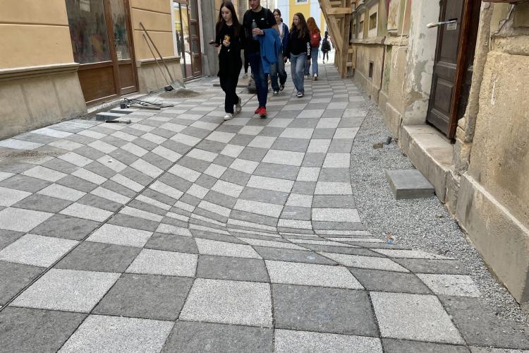 Noile pietonale ale Clujului se umplu de terase! Primăria a pus betoane și acum vrea bani