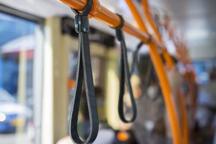 S-au luat la bătaie într-un autobuz din Cluj-Napoca. Una dintre femei s-a ales cu dosar penal