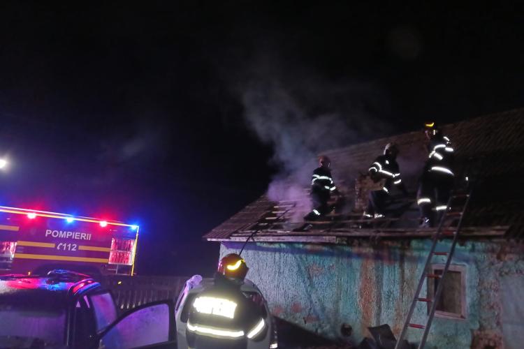 Incendiu în Dej! O casă de locuit a luat foc - FOTO