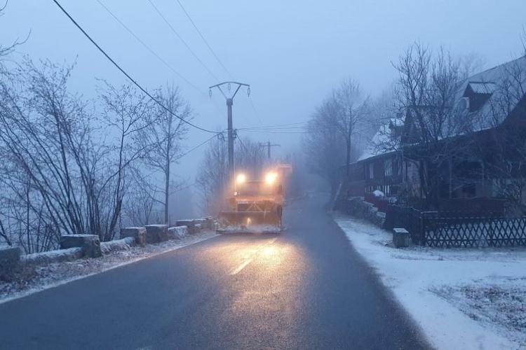 Polei și ninsori în zona de munte a județului Cluj! S-a intervenit cu utilaje de deszăpezire