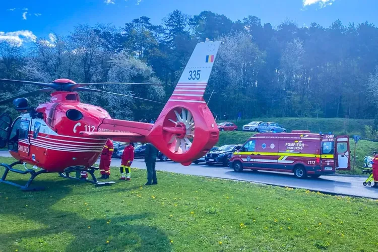 Bebeluș în vârstă de doar 8 ore, transportat de urgență de la Bistrița la Cluj cu un elicopter SMURD 