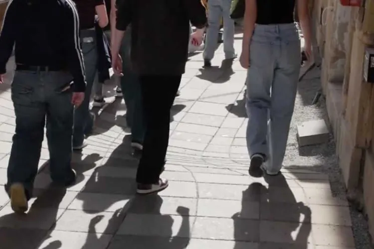 Iluzia optică de pe strada Bolyai, situată în centrul Clujului, a primit multe critici. Un consilier local intervine: „Este intenționat. Un fel de omagiu”