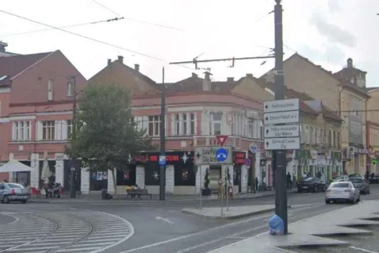  ,,Se urlă, se râde și se continuă bairamul” -  Locatarii unui bloc, disperați de gălăgia produsă de clienții unei terase improvizate din Cluj-Napoca