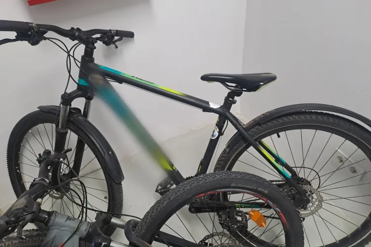 Un bărbat din Cluj-Napoca a fost reținut după ce a furat mai multe biciclete! Cinci au fost recuperate și restituite proprietarilor