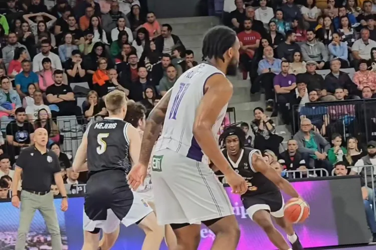 Victorie fabuloasă pentru baschetbaliștii de la U-BT în meciul cu FC Argeş Piteşti. Clujenii s-au calificat neînvinși în finala Ligii Naționale 