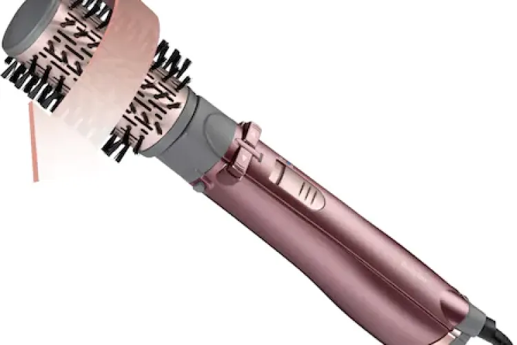 Cum să-ți îngrijești părul și ce greșeli să eviți când folosești uscătorul, placa de păr sau o perie rotativă