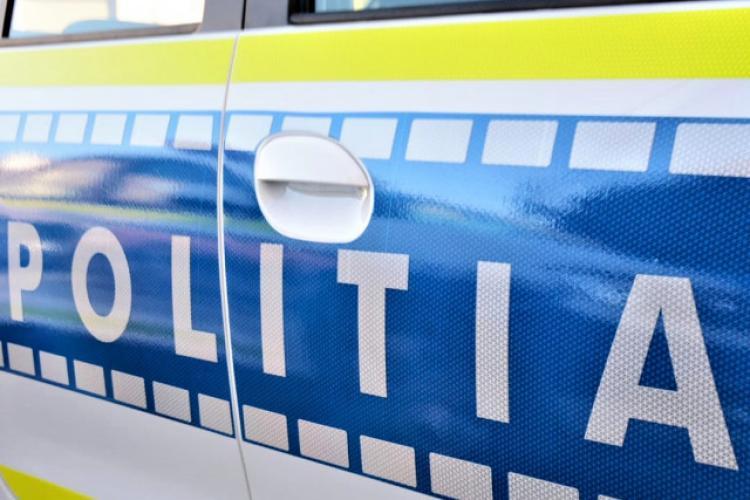 Un șofer beat criță a intrat cu o utilitară în gardul unei case din Cluj. Bărbatul nu avea permis de conducere dar avea o alcoolemie uriașă 