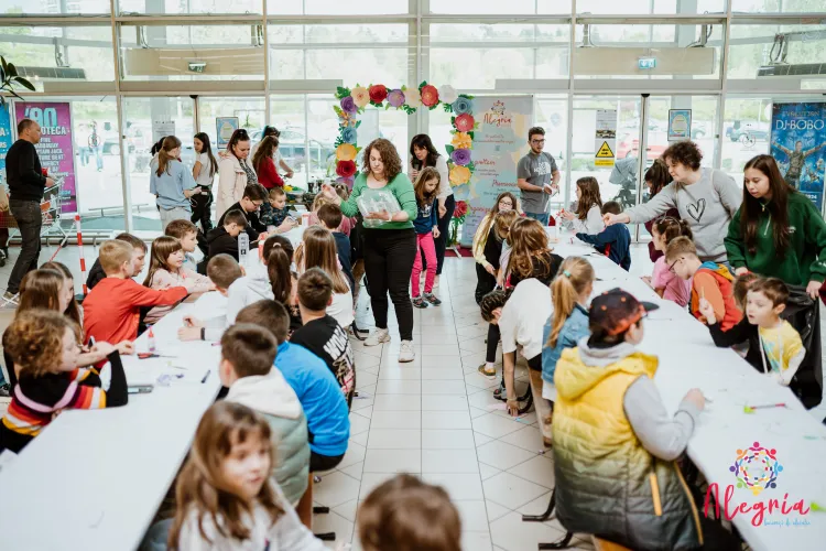 Micii clujeni își dezvoltă abilitățile creative alături de Galeria ,,Fosta Cora”! Ateliere, educație și voie bună