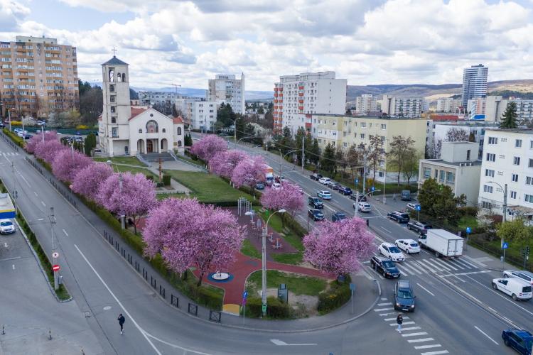 Probleme în Mănăștur din cauza mașinilor parcate ilegal. Clujenii se revoltă: „Aveți rude care parchează în acel loc și din acest motiv nu aplicați legea?”