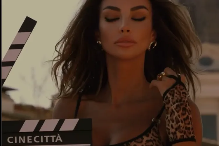 Mădălina Ghenea, în lenjerie intimă pe balconul unui bloc din Italia. Actrița și-a lăsat fanii cu gura căscată-VIDEO