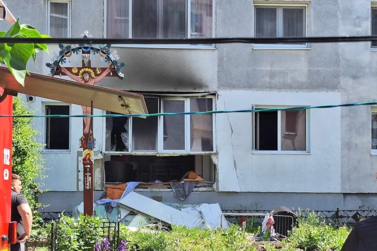Cluj: Explozie într-un apartament din Gherla! Locatarii blocului sunt evacuați - FOTO/VIDEO
