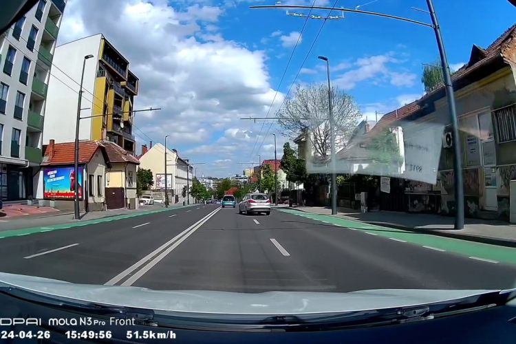 Șofer ”agitat” pe o stradă din Cluj-Napoca: ”Nu era cu toate tiglele pe casă...” - VIDEO