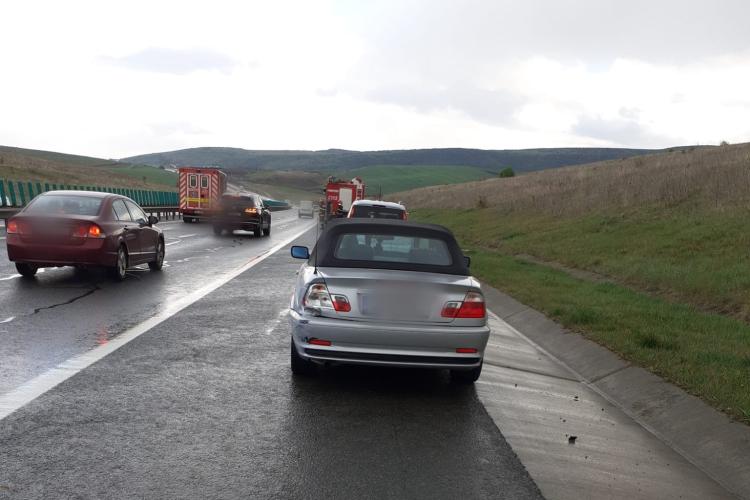 Cinci mașini implicate și trei răniți într-un accident pe Autostrada Transilvania. Un incendiu ar fi putut izbucni din cauza scurgerilor de carburant