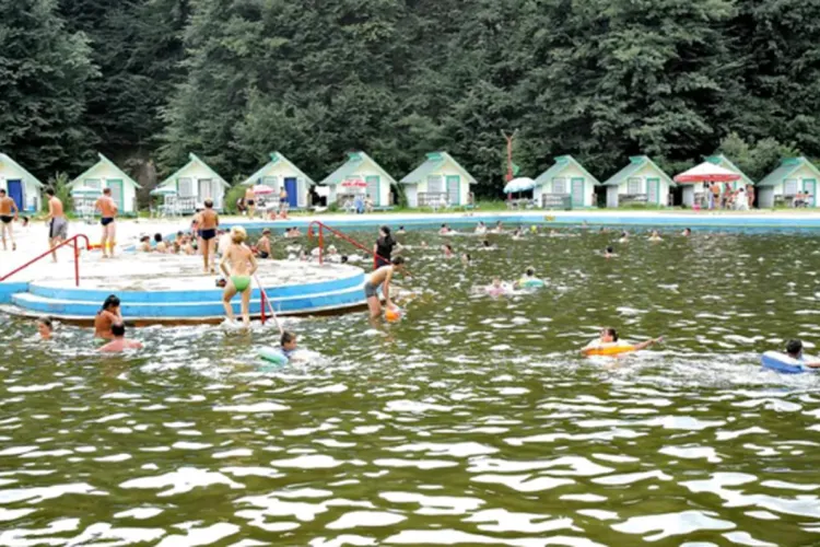 Apare o nouă stațiune cu băi sărate la 35 de minute de Cluj-Napoca. Sarea de sub Cluj este exploatată turistic