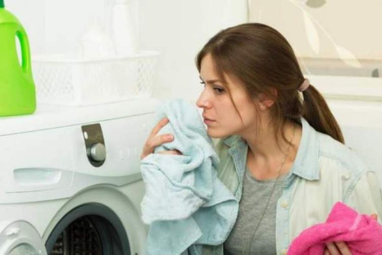 Trucurile minune atunci când bagi rufe la mașina de spălat. Dau rezultate imediat, dar nu sunt știute de mulți