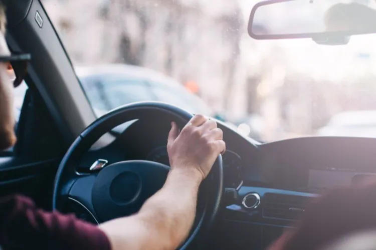 Un șofer al cărui organism produce singur alcool a fost achitat de amendă