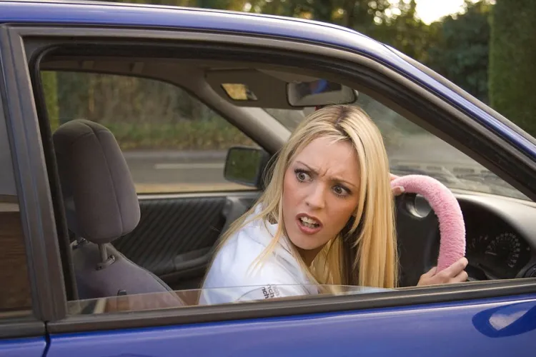 Mașină de poliție din Cluj, lovită de o șoferiță care nu a auzit sirena. Ce explicații a avut doamna