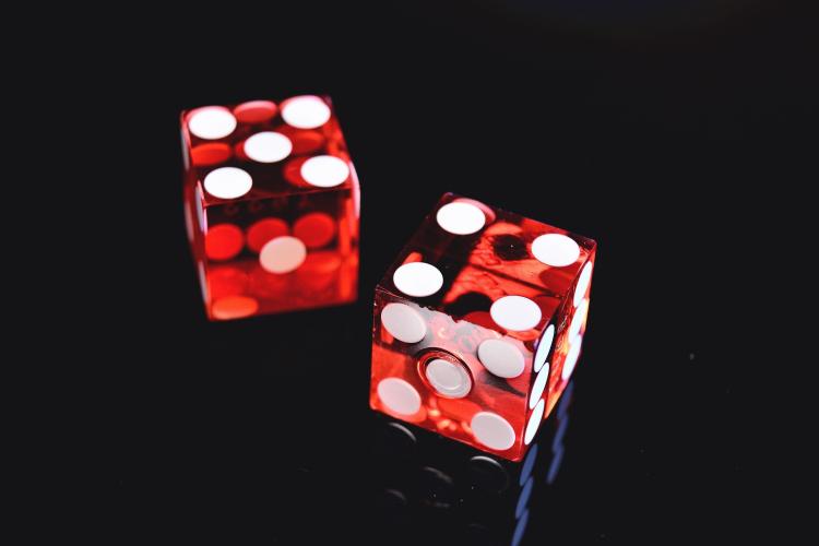 Sălile de jocuri de noroc vor fi închise în toate localitățile cu mai puțin de 15.000 de locuitori. Președintele a promulgat legea