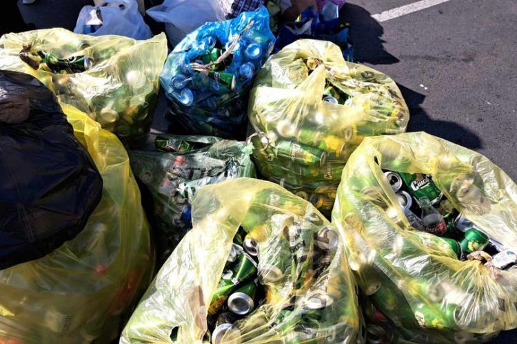 Câți bani câștigă zilnic un român care strânge ambalaje pentru reciclare. Într-o lună obține venituri mai mari decât mulți angajați din România 