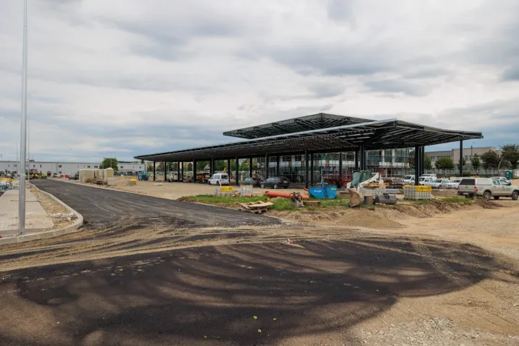 Clujul va avea, în sfârșit, la Aeroport primul Park&Ride cu 863 de locuri. Investiția de 15 milioane de euro e pe jumătate făcută