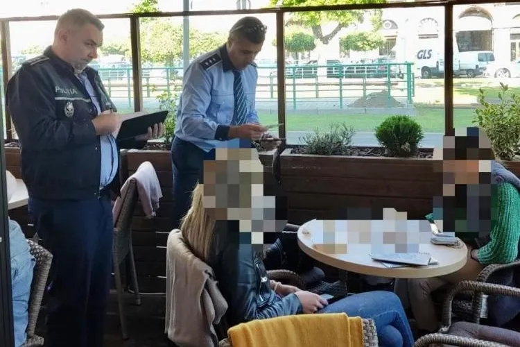 Elevii clujeni, prinși la cafeluță în timpul orelor de școală! Polițiștii i-au trimis înapoi la cursuri