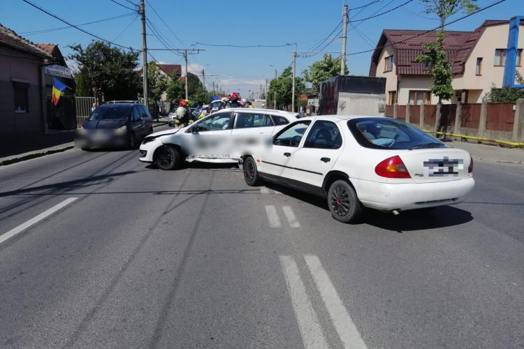Accident pe strada Traian Vuia din Cluj-Napoca! Două mașini avariate în urma impactului violent 