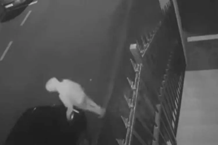 VIDEO. Fără oglinzi şi cu portierele forţate - așa s-au trezit mai mulți șoferi din Cluj. Actele de vandalism iau amploare 